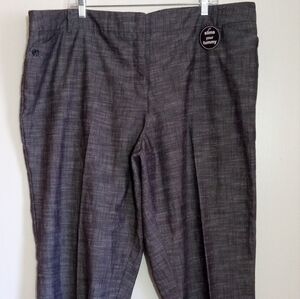 Woman cropped dressy Capri pants with button detail women size 22 NWT
